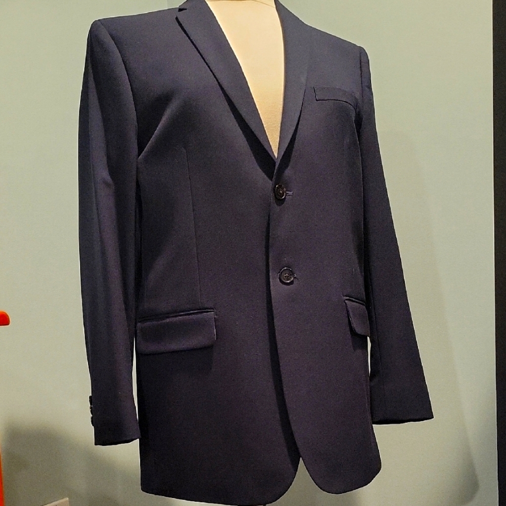 Dark Navy Sport Coat with Notched Lapel and Classic Style, size 20 (young men's)